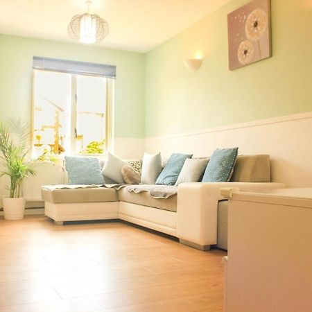 Welcome Home Twin Bedroom Near Heathrow Airport, London Yiewsley Eksteriør billede