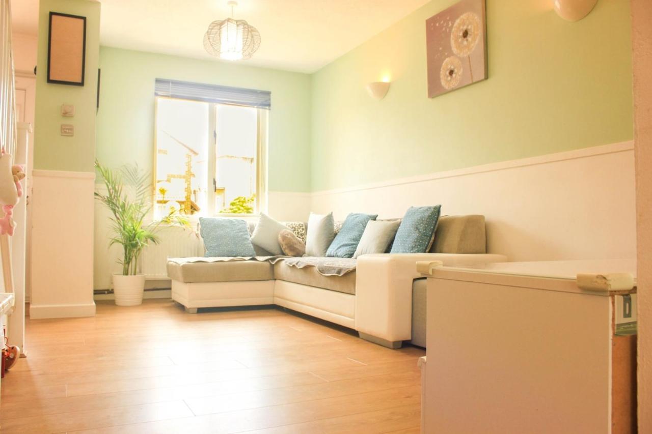 Welcome Home Twin Bedroom Near Heathrow Airport, London Yiewsley Eksteriør billede