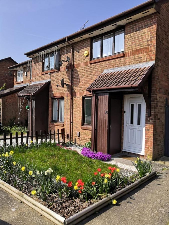 Welcome Home Twin Bedroom Near Heathrow Airport, London Yiewsley Eksteriør billede