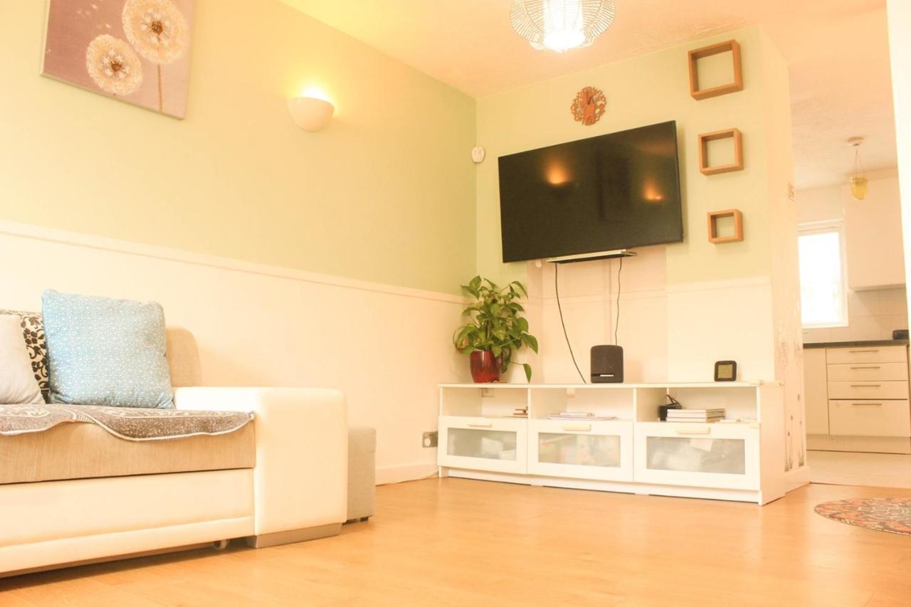 Welcome Home Twin Bedroom Near Heathrow Airport, London Yiewsley Eksteriør billede