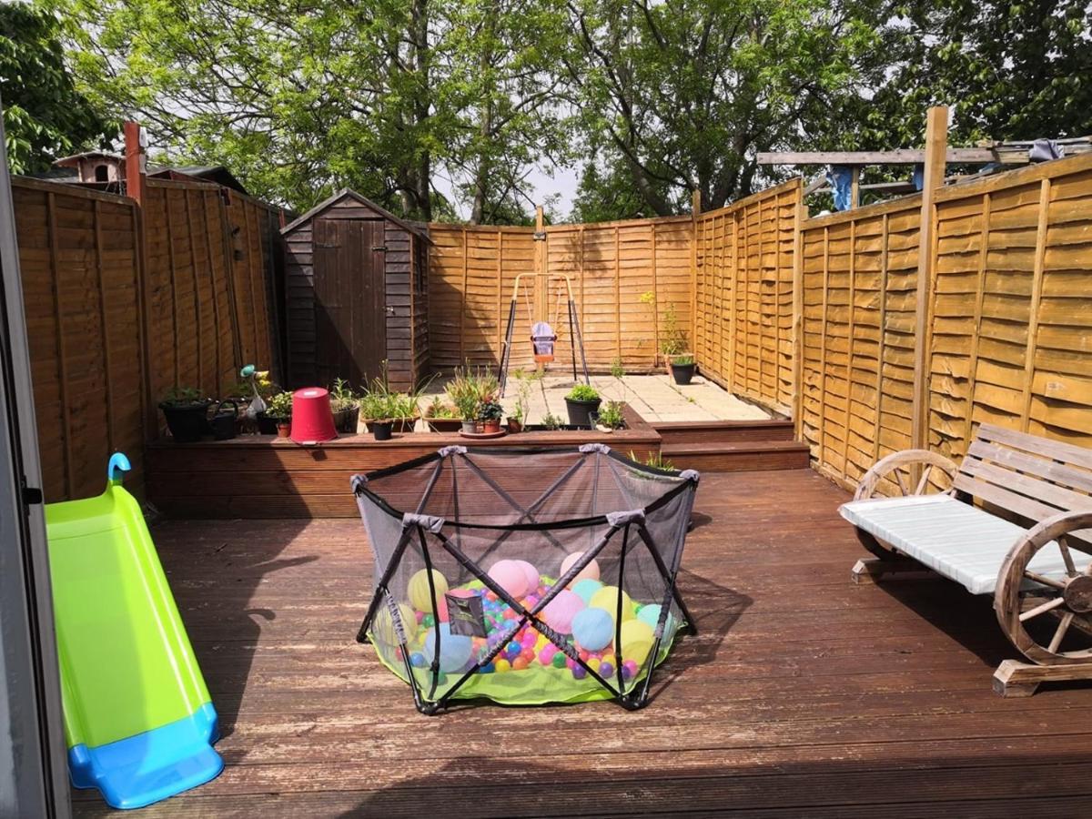 Welcome Home Twin Bedroom Near Heathrow Airport, London Yiewsley Eksteriør billede
