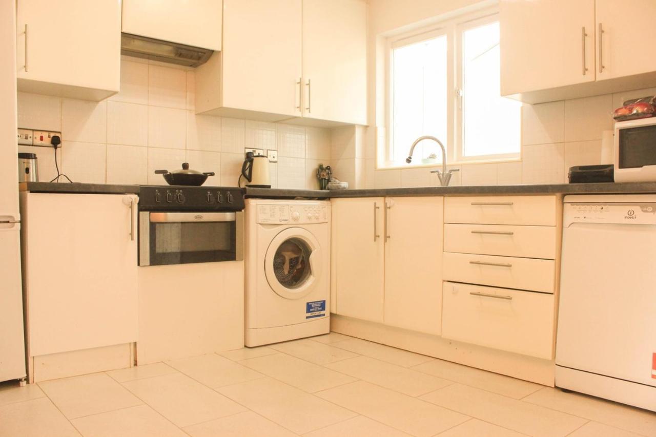 Welcome Home Twin Bedroom Near Heathrow Airport, London Yiewsley Eksteriør billede